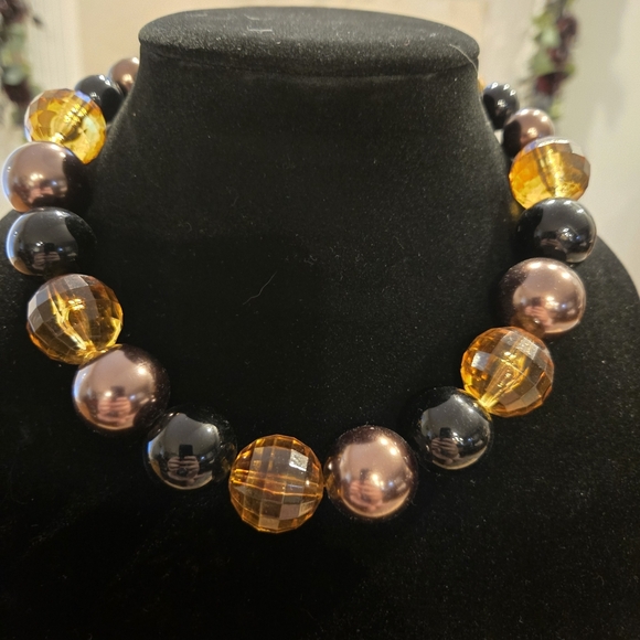 Elegant Black and Gold Beaded Necklace - Picture 1 of 4